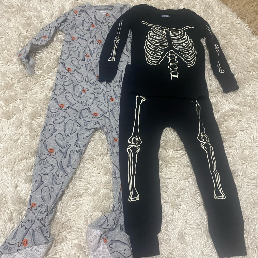 Size 2T Halloween pajamas - glow in the dark!